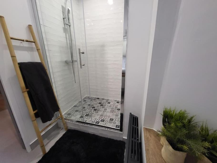 O Bon'Endroit - Appartement Confort - Centre Ville Vienne  Exterior photo